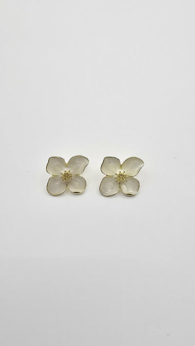Some Cream Bunchberry Flower Earrings 287