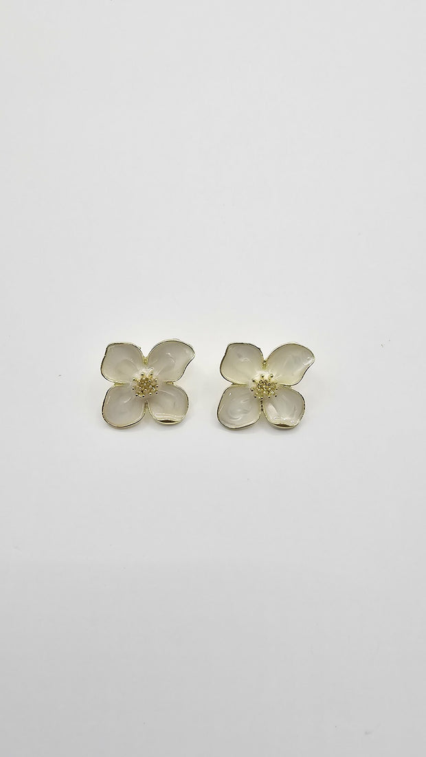 Some Cream Bunchberry Flower Earrings 287