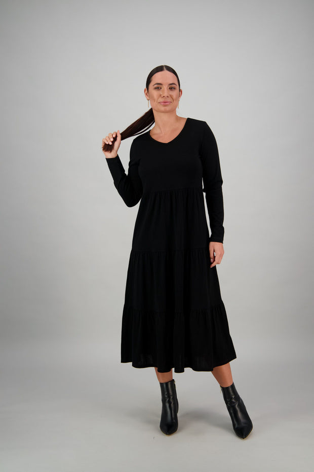 Vassalli Merino Long Sleeve Tiered Dress in Black 6094