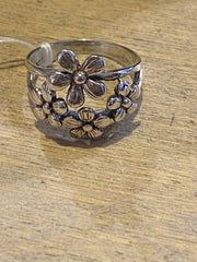 Some Sterling Silver Multi Flower Ring 338