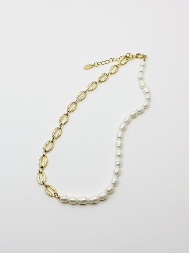 Some Gold Plated Pearl and Oval Chain Link Necklace 042