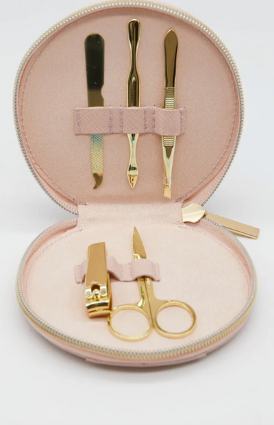 Stella And Gemma Nail Manicure Set In Scallop Detailed Case
