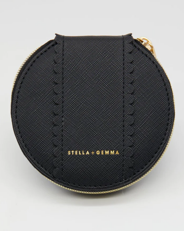 Stella And Gemma Nail Manicure Set In Scallop Detailed Case