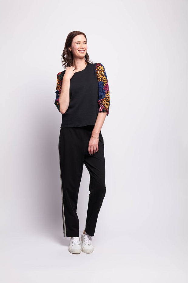 Memo Gathered Sleeve Top in Roar / Black TP14349