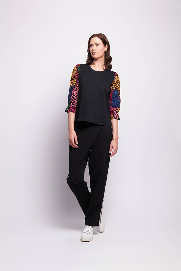 Memo Gathered Sleeve Top in Roar / Black TP14349