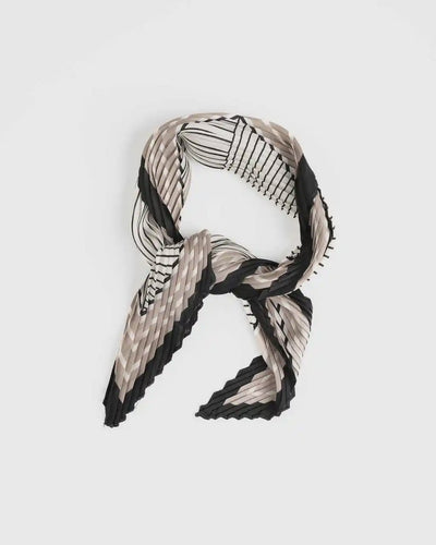 Stilen Sienna Pleated Scarf