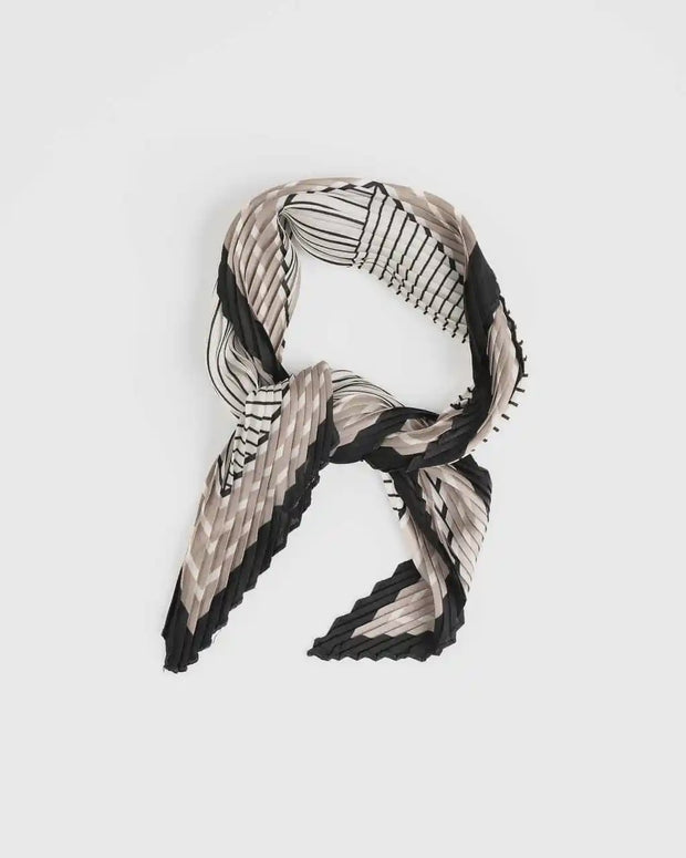 Stilen Sienna Pleated Scarf