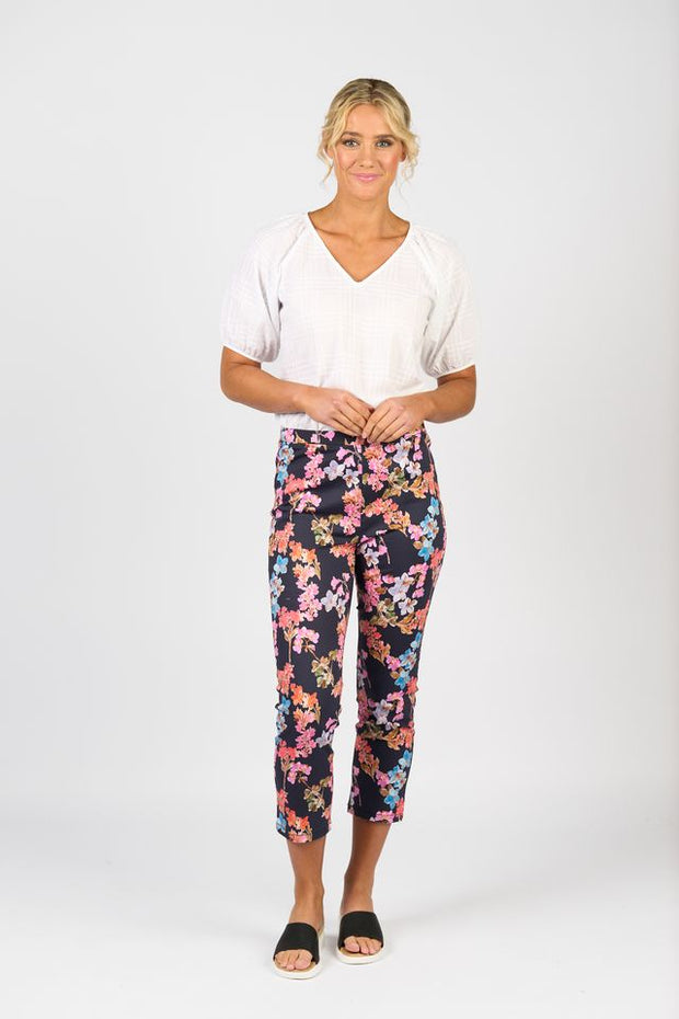 Vassalli Willa 274LW Printed Slim Leg 7/8 Length Lightweight Pull On Pants