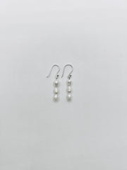Some Sterling Silver Three Pearls On A Hook Earrings 361