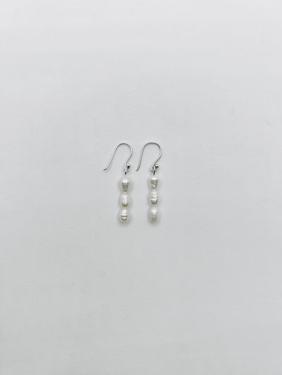 Some Sterling Silver Three Pearls On A Hook Earrings 361