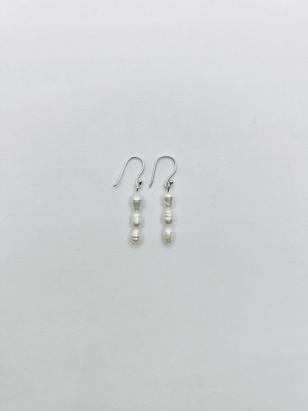 Some Sterling Silver Three Pearls On A Hook Earrings 361