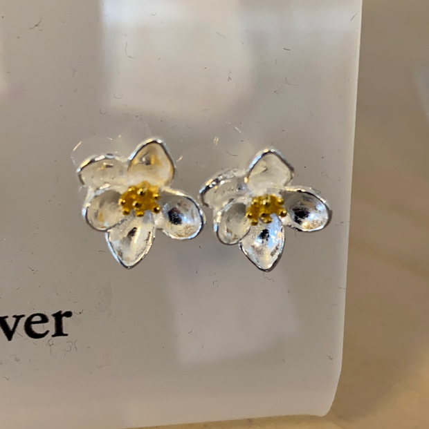 Some Sterling Silver Flower with Gold Plated Centre 724