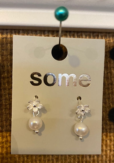 Some Sterling Silver Pearl and Daisy Earrings 440